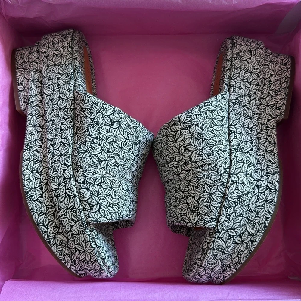 - nib Chie Mihara Garden Print Platform Slide Sandals size 8.5